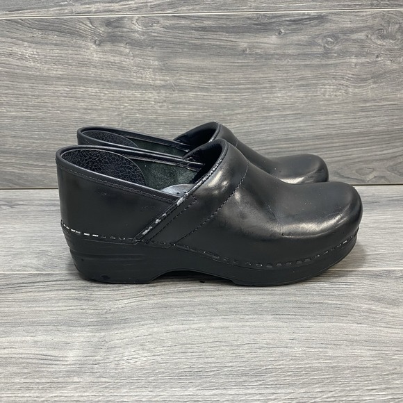 Dansko 38/7 US Womens Shoes Gloss Black Leather Mule Clog Nurse Comfort - Picture 4 of 16